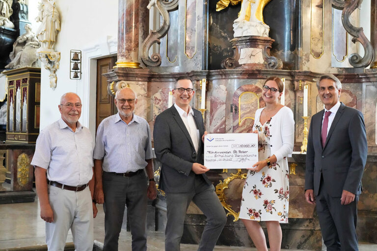 10 000 Euro Zur Erhaltung Der Barockkirche St Peter Foerderverein Zu